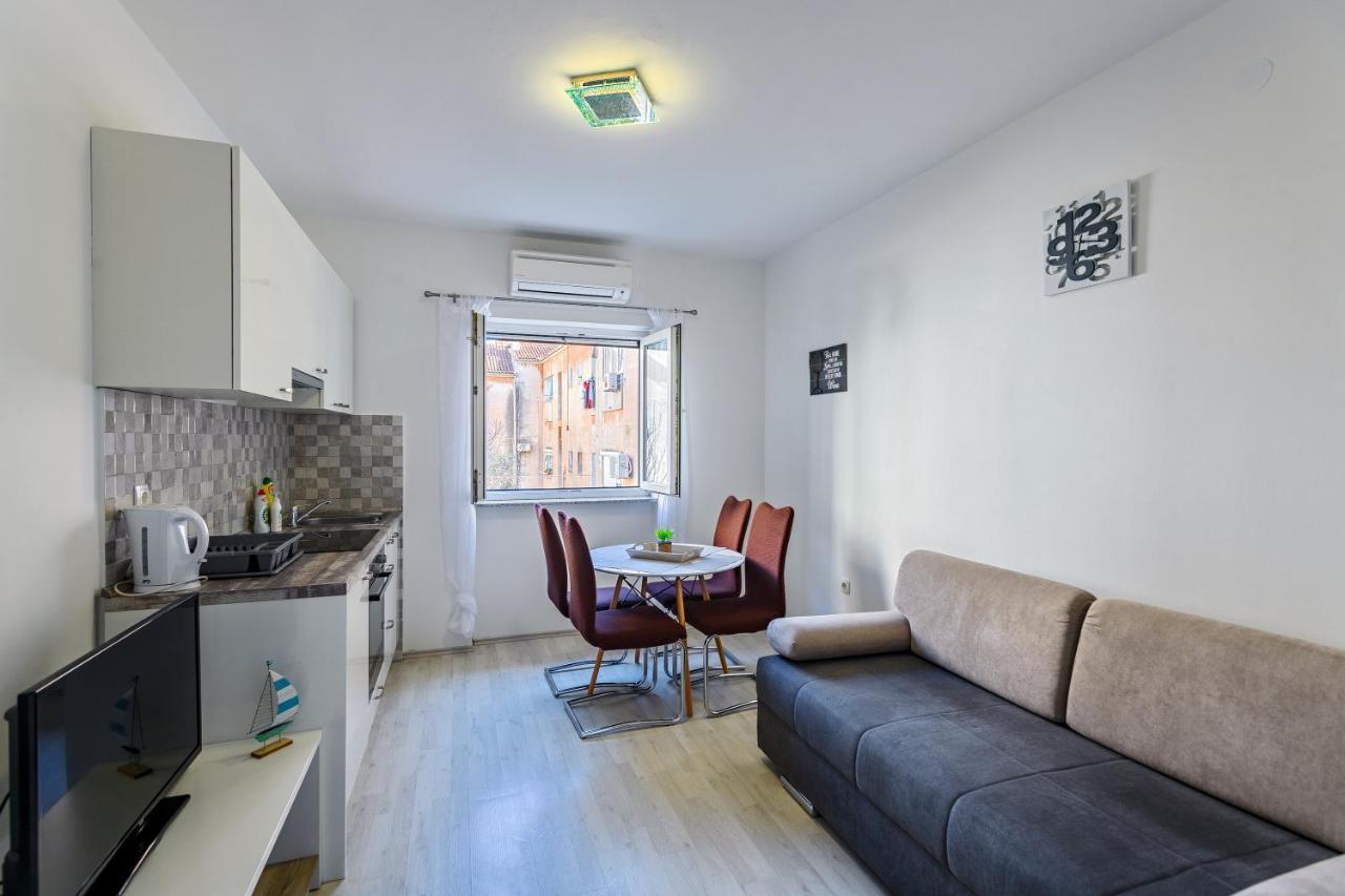 Modern Old Town - Apartamento *